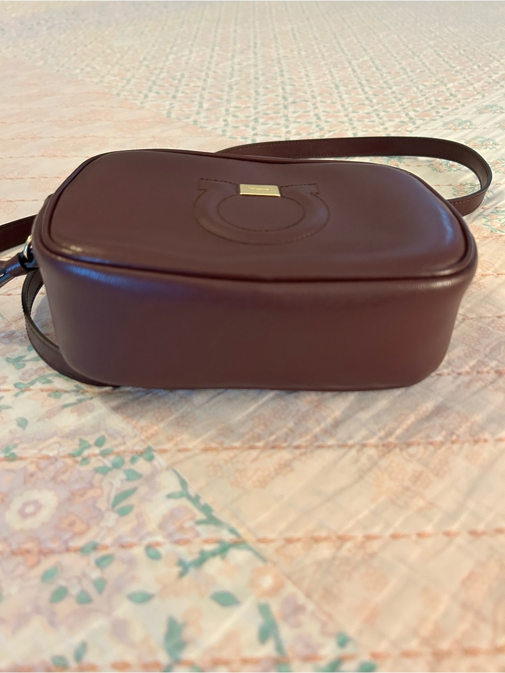 Salvatore Ferragamo City Small Gancini Camera bag in Lovely Burgundy leather EUC - Picture 5 of 14